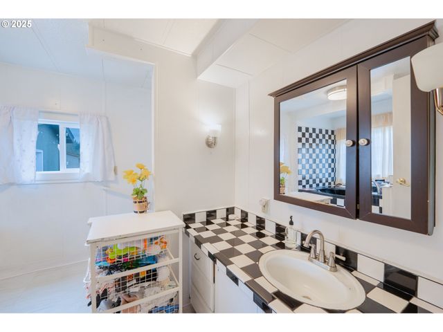 1450 WESTSIDE Hwy 36, Kelso, WA 98626