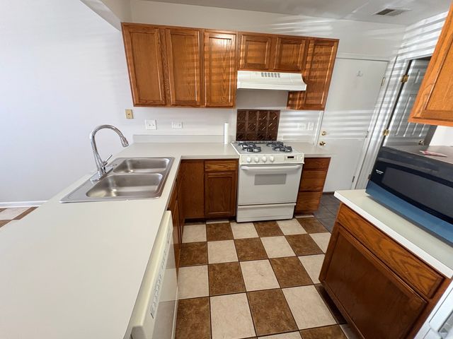 647 Beaver Court 647, Naperville, IL 60563