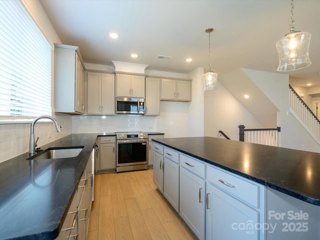 1104 Bismuth Lane, Charlotte, NC 28211