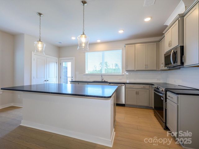 1104 Bismuth Lane, Charlotte, NC 28211