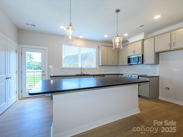 1104 Bismuth Lane, Charlotte, NC 28211