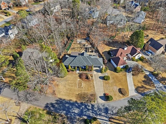 2040 Trotters Ridge Way, Roswell, GA 30075