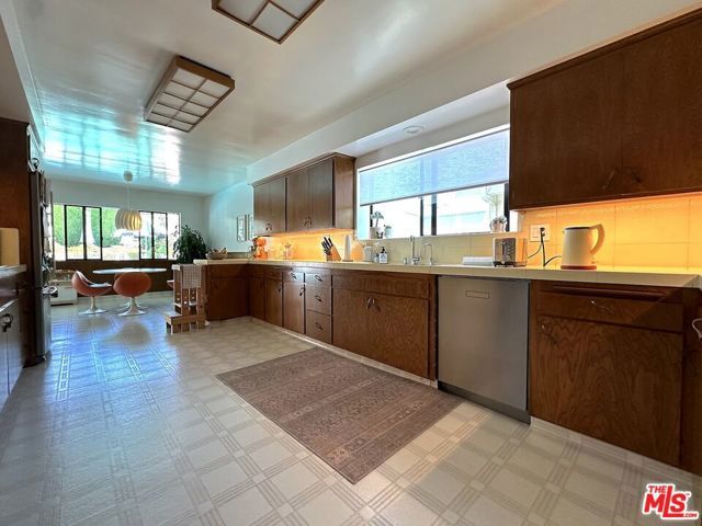 6414 Senford Avenue, Los Angeles, CA 90056