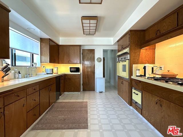 6414 Senford Avenue, Los Angeles, CA 90056