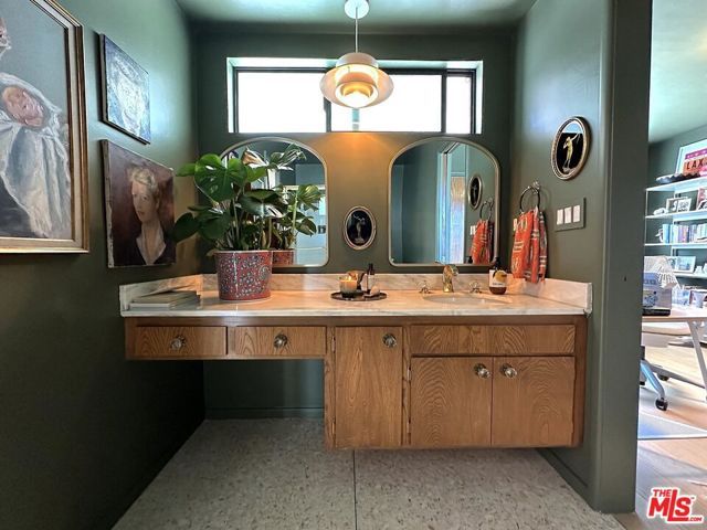 6414 Senford Avenue, Los Angeles, CA 90056