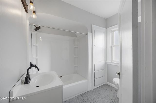 3242 Meadowbrook Court, Toledo, OH 43606