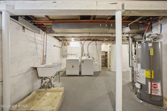 3242 Meadowbrook Court, Toledo, OH 43606