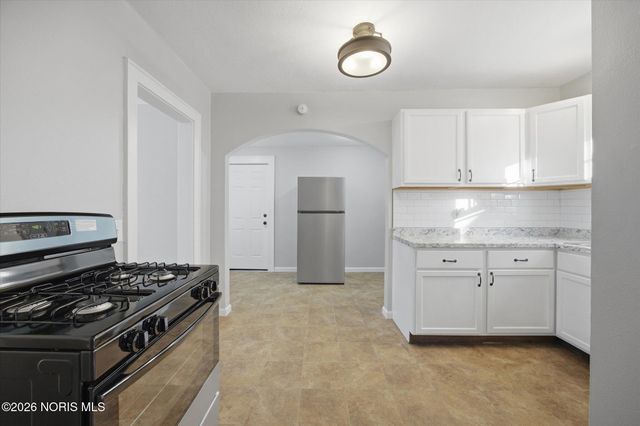 3242 Meadowbrook Court, Toledo, OH 43606