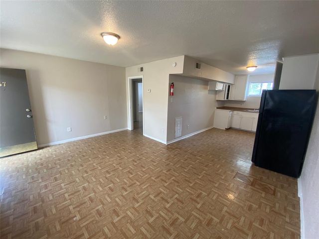 5610 Royal Palms Street 67, Houston, TX 77021