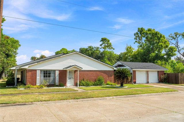 2117 S Houston Road, Pasadena, TX 77502