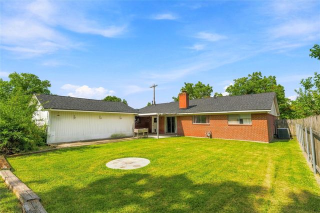 2117 S Houston Road, Pasadena, TX 77502