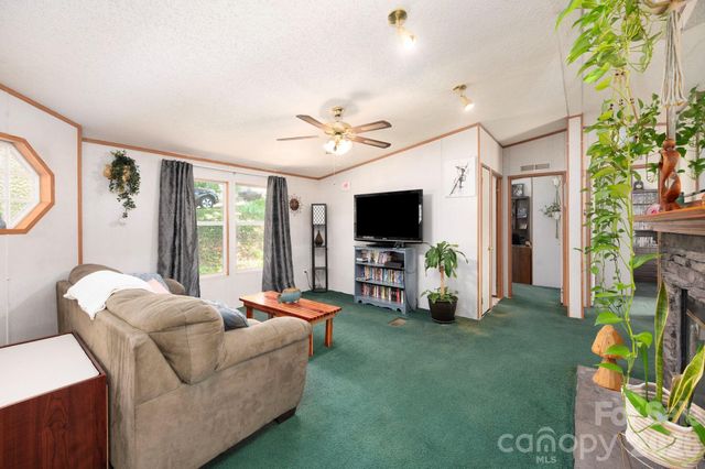 66 Green Oak Road, Asheville, NC 28804