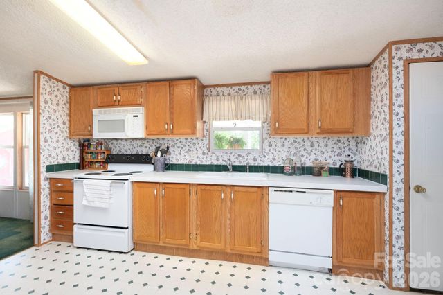 66 Green Oak Road, Asheville, NC 28804
