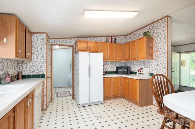 66 Green Oak Road, Asheville, NC 28804