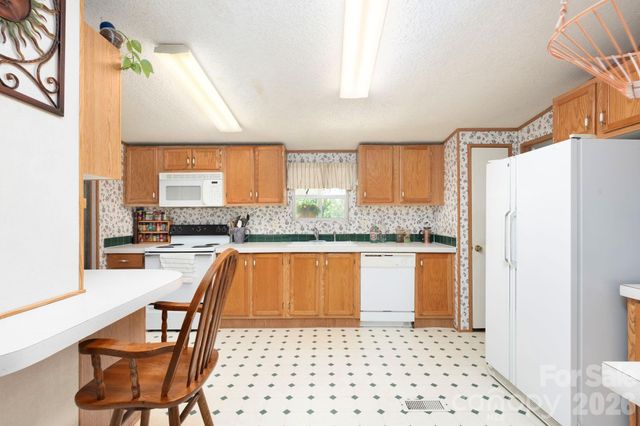 66 Green Oak Road, Asheville, NC 28804