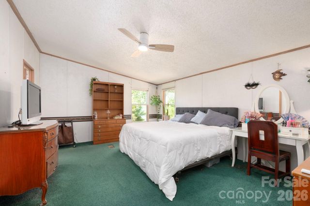 66 Green Oak Road, Asheville, NC 28804