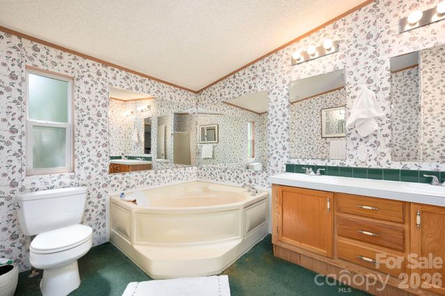 66 Green Oak Road, Asheville, NC 28804