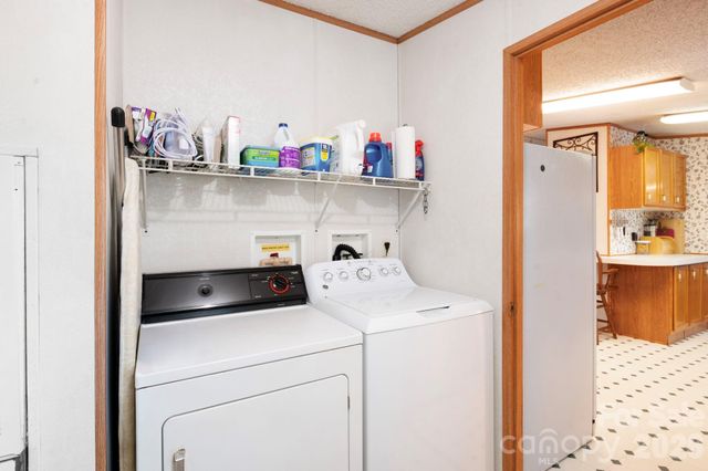 66 Green Oak Road, Asheville, NC 28804