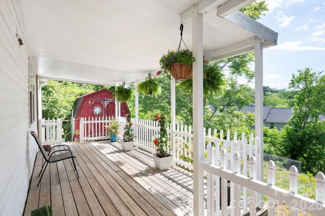 66 Green Oak Road, Asheville, NC 28804