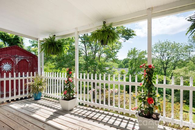 66 Green Oak Road, Asheville, NC 28804
