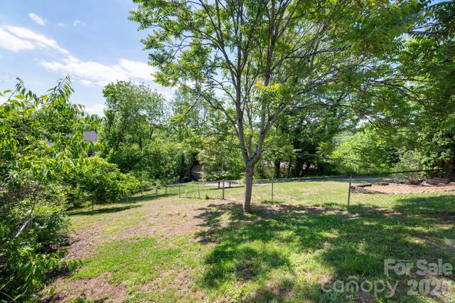 66 Green Oak Road, Asheville, NC 28804
