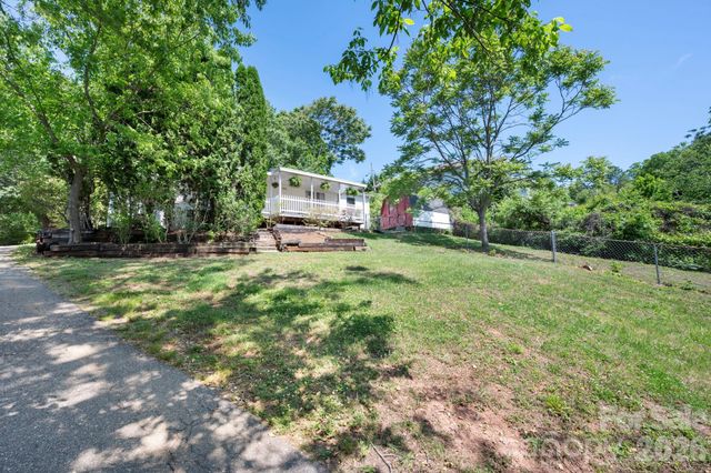 66 Green Oak Road, Asheville, NC 28804