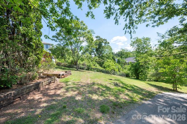 66 Green Oak Road, Asheville, NC 28804