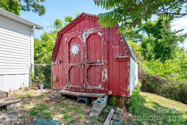66 Green Oak Road, Asheville, NC 28804