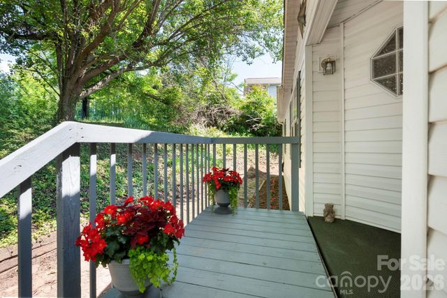 66 Green Oak Road, Asheville, NC 28804