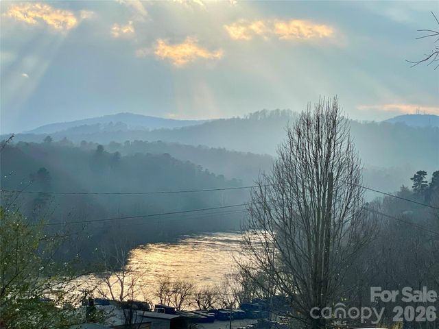 66 Green Oak Road, Asheville, NC 28804