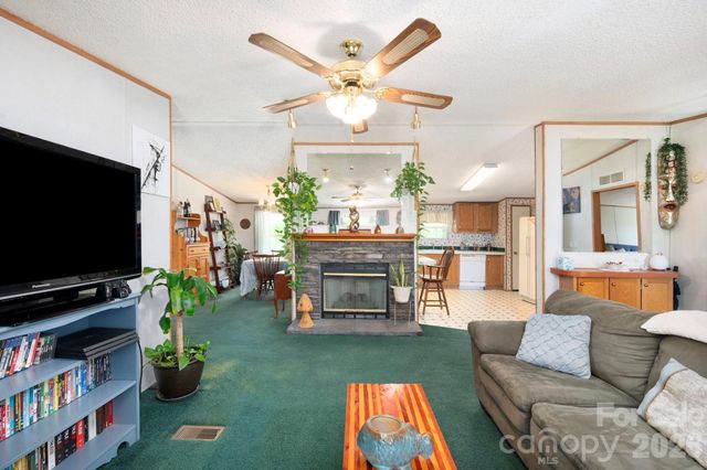 66 Green Oak Road, Asheville, NC 28804