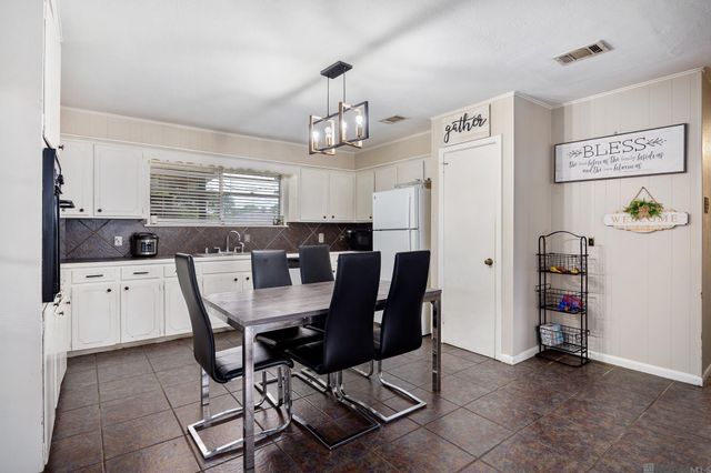 7944 Santa Barbara Dr, Baton Rouge, LA 70811