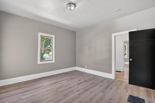 499 Columbia Street, Waterloo, IA 50703