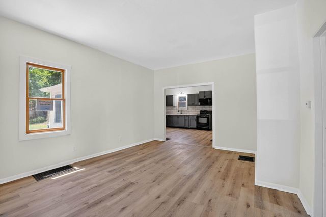 499 Columbia Street, Waterloo, IA 50703