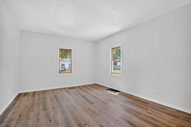 499 Columbia Street, Waterloo, IA 50703