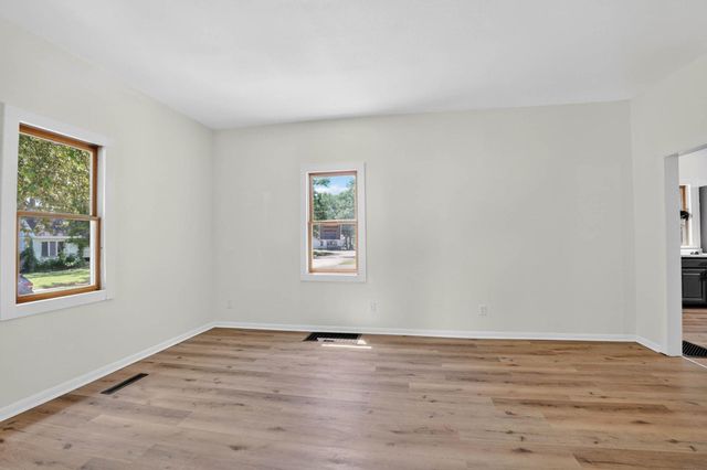 499 Columbia Street, Waterloo, IA 50703