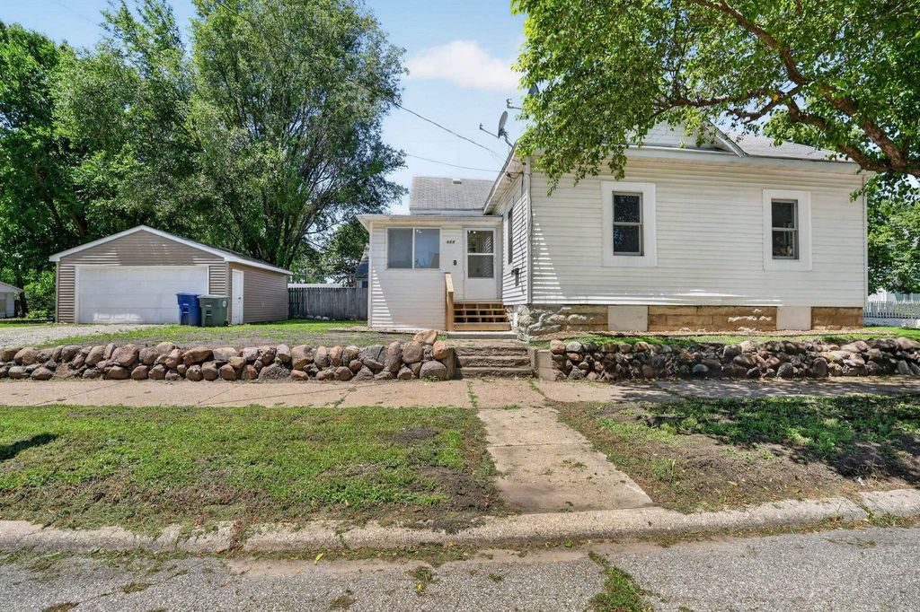 499 Columbia Street, Waterloo, IA 50703