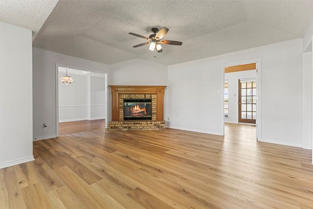 740 Squire Place, Red Oak, TX 75154