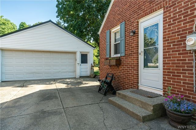 31 Sunset Road, Cheektowaga, NY 14227