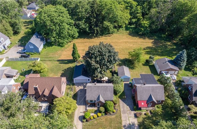31 Sunset Road, Cheektowaga, NY 14227