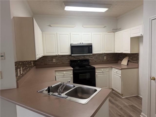 6016 Leeshire Trace, Tucker, GA 30084