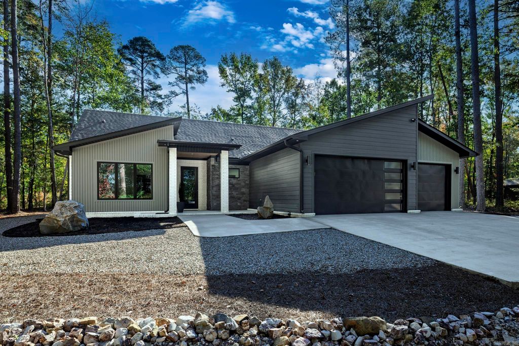 60 Estrella Way, Hot Springs Village, AR 71909