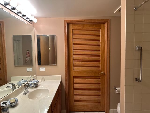 5105 W MADISON Street 1-206, Skokie, IL 60077