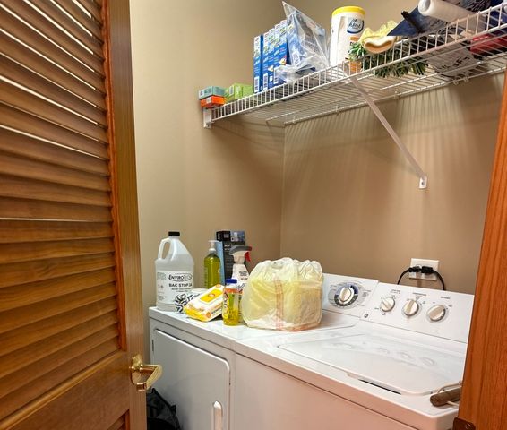 5105 W MADISON Street 1-206, Skokie, IL 60077