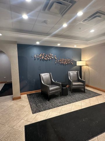 5105 W MADISON Street 1-206, Skokie, IL 60077