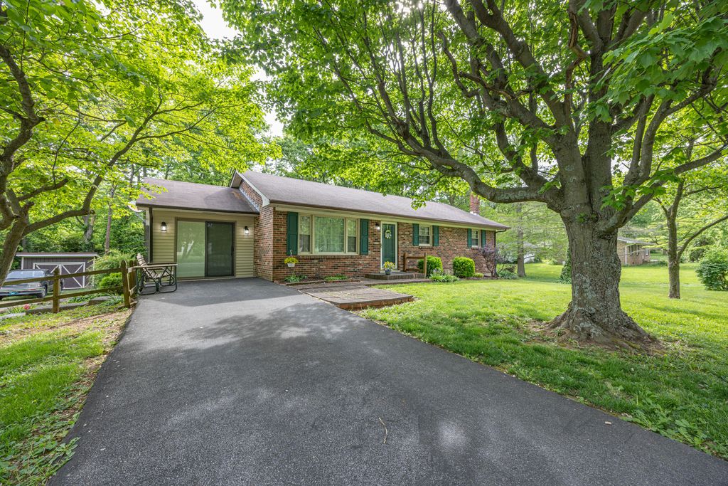 873 Clintonville Road, Paris, KY 40361