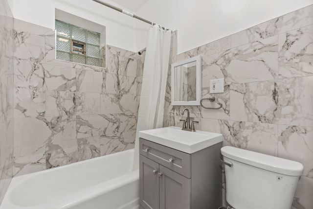 5017 N SAWYER Avenue, Chicago, IL 60625