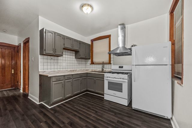 5017 N SAWYER Avenue, Chicago, IL 60625