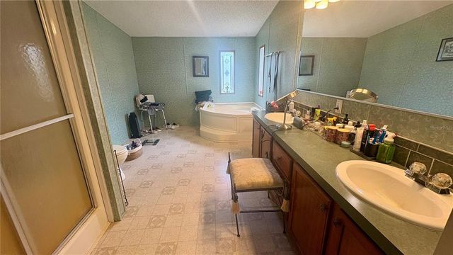 17504 EAGLE LANE, Lutz, FL 33558