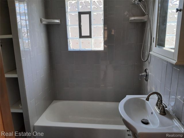 1850 + 1852 Ward Road, Bloomfield Charter Township, MI 48302